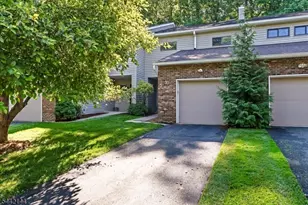 31 Lockley Ct, Wayne Twp., NJ 07470 - Photo 1