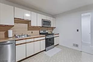 31 Lockley Ct, Wayne Twp., NJ 07470 - Photo 11