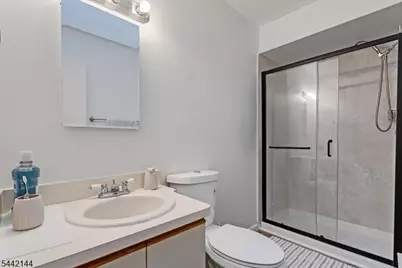 31 Lockley Ct, Wayne Twp., NJ 07470 - Photo 15