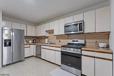 31 Lockley Ct, Wayne, NJ 07470 - Photo 11
