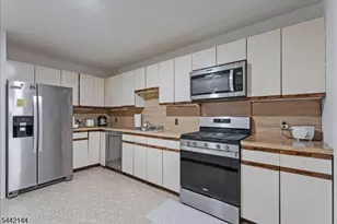 31 Lockley Ct, Wayne, NJ 07470 - Photo 11