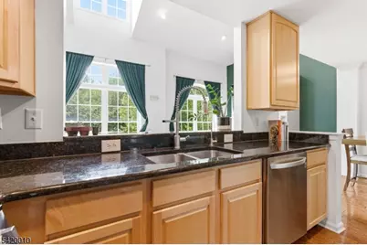 605 Donato Cir, Scotch Plains Township, NJ 07076 - Photo 9