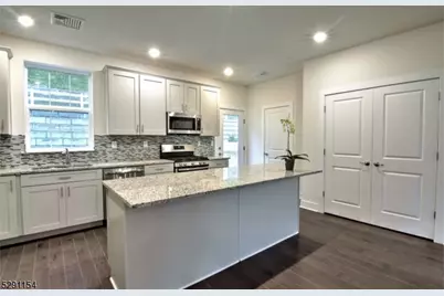 702 Parkview Ln, Rockaway Township, NJ 07866 - Photo 5