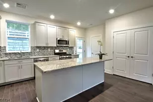 702 Parkview Ln, Rockaway Township, NJ 07866 - Photo 5