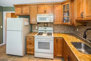 10 Brookstone Cir, Parsippany, NJ 07950 - Photo 5