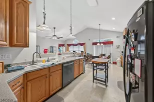 14 Daulton Dr, Franklin Township, NJ 08873 - Photo 5