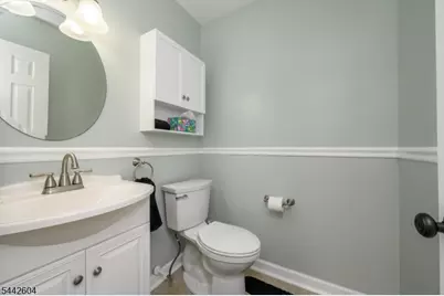 18 Holly Ct, Raritan Township, NJ 08822 - Photo 15