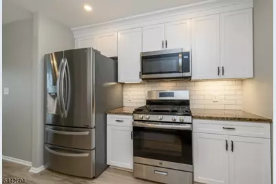 18 Holly Ct, Raritan Township, NJ 08822 - Photo 5