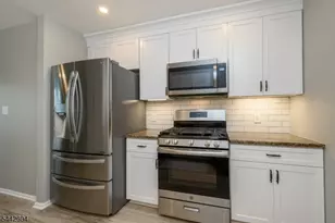 18 Holly Ct, Raritan Township, NJ 08822 - Photo 5