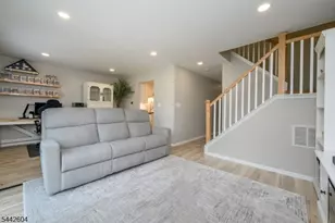 18 Holly Ct, Raritan Township, NJ 08822 - Photo 11