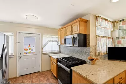 569 Berkeley Ave, Orange, NJ 07050 - Photo 19