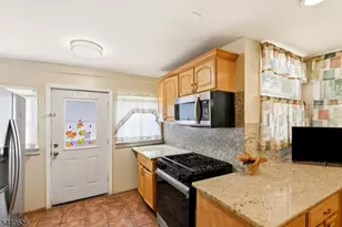 569 Berkeley Ave, Orange, NJ 07050 - Photo 19