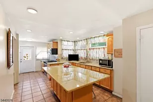 569 Berkeley Ave, Orange, NJ 07050 - Photo 15