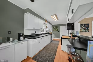 48 Lake Dr E, Wayne, NJ 07470 - Photo 15