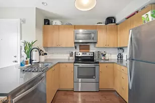 52 Elm St, Morristown, NJ 07960 - Photo 9