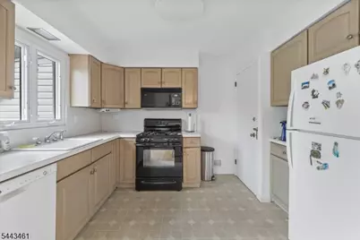 46 Daka Ct, Bloomfield, NJ 07003 - Photo 7