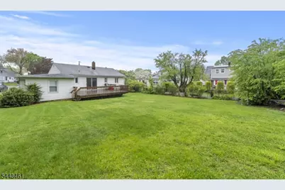 46 Daka Ct, Bloomfield, NJ 07003 - Photo 3