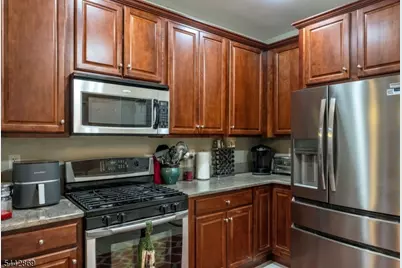 6303 Brookhaven Ct #303, Riverdale, NJ 07457 - Photo 9