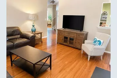 22 Village Square Dr, Union Township, NJ 08802 - Photo 9