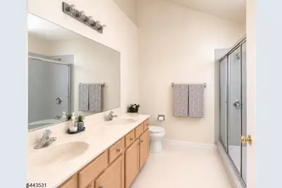 22 Village Square Dr, Union Township, NJ 08802 - Photo 11