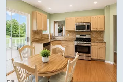 22 Village Square Dr, Union Township, NJ 08802 - Photo 7
