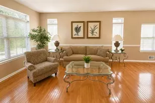 22 Village Square Dr, Union Township, NJ 08802 - Photo 3