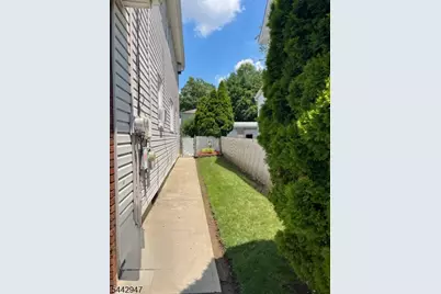 739 Lake Ave, Lyndhurst Township, NJ 07071 - Photo 3