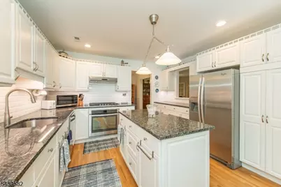 31 Cooper Ln, Long Hill Township, NJ 07946 - Photo 9