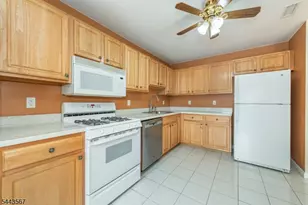 38 Chanda Ct, Clifton, NJ 07012 - Photo 9