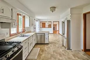 815 Clawson Ave, Hillsborough Township, NJ 08844 - Photo 5