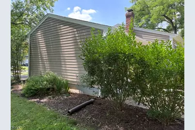 60 Meadowbrook Dr, Hillsborough Township, NJ 08844 - Photo 5