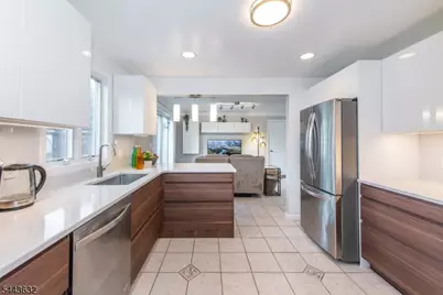 309 Indian Trl, Mountainside, NJ 07092 - Photo 5