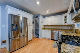 835 Colonial Arms Rd, Union Township, NJ 07083 - Photo 9