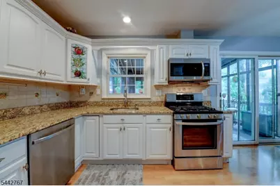 835 Colonial Arms Rd, Union Township, NJ 07083 - Photo 11