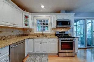 835 Colonial Arms Rd, Union Township, NJ 07083 - Photo 11