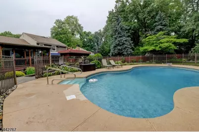 835 Colonial Arms Rd, Union Township, NJ 07083 - Photo 3