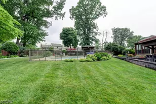 835 Colonial Arms Rd, Union Township, NJ 07083 - Photo 27