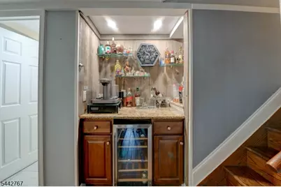 835 Colonial Arms Rd, Union Township, NJ 07083 - Photo 15