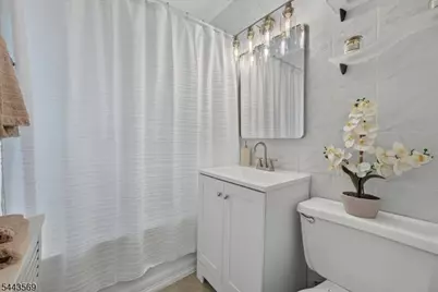 29B W Roselle Ave #B, Roselle Park, NJ 07204 - Photo 5