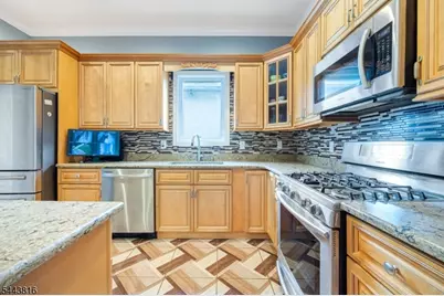 14 Essex St, Nutley, NJ 07110 - Photo 9