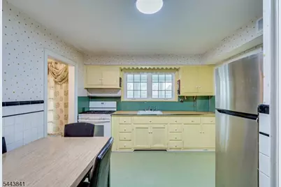 289 Hazel Pl, Union Township, NJ 07083 - Photo 11