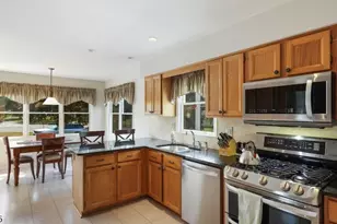 102 Mitchell Close, Hillsborough Township, NJ 08844 - Photo 9