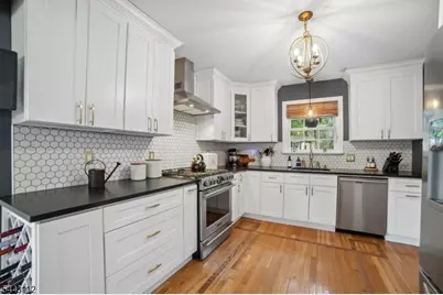 6 Cherry Ln, Caldwell, NJ 07006 - Photo 7