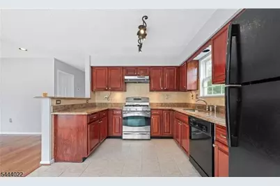 32 Cabot Way, Franklin Township, NJ 08823 - Photo 9