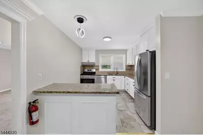 42-8 Woodedge Ave #8, Edison Twp., NJ 08817 - Photo 5
