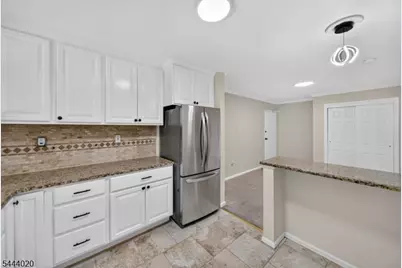 42-8 Woodedge Ave #8, Edison Twp., NJ 08817 - Photo 7