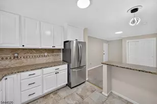 42-8 Woodedge Ave, Edison Twp., NJ 08817 - Photo 7