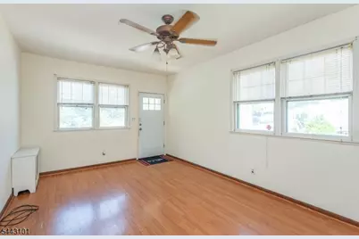 33 Butler St, Clifton, NJ 07011 - Photo 3