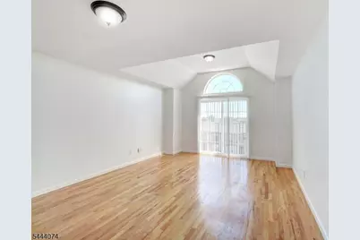 627 Hunterdon St, Newark, NJ 07108 - Photo 5