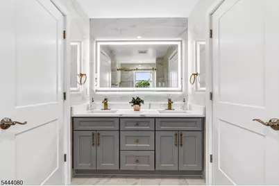 1395A Washington Valley Rd, Bridgewater, NJ 08807 - Photo 25